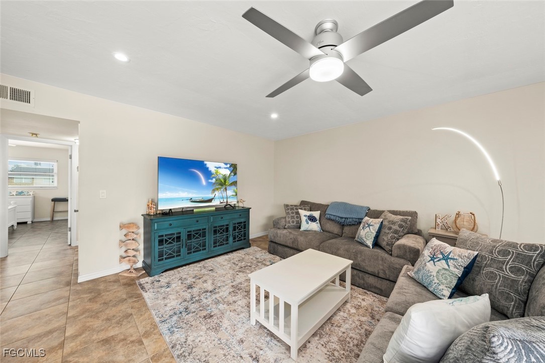 601 Periwinkle Way D5 Property Photo 17