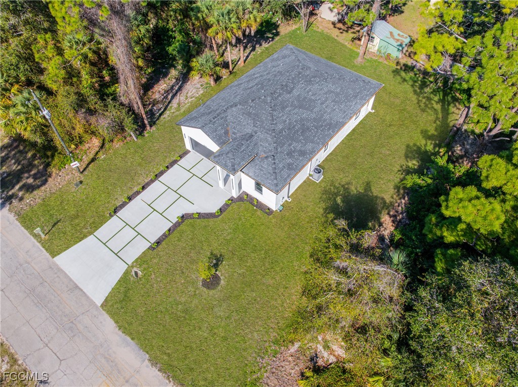5037 Pinetree Cir Property Photo 4