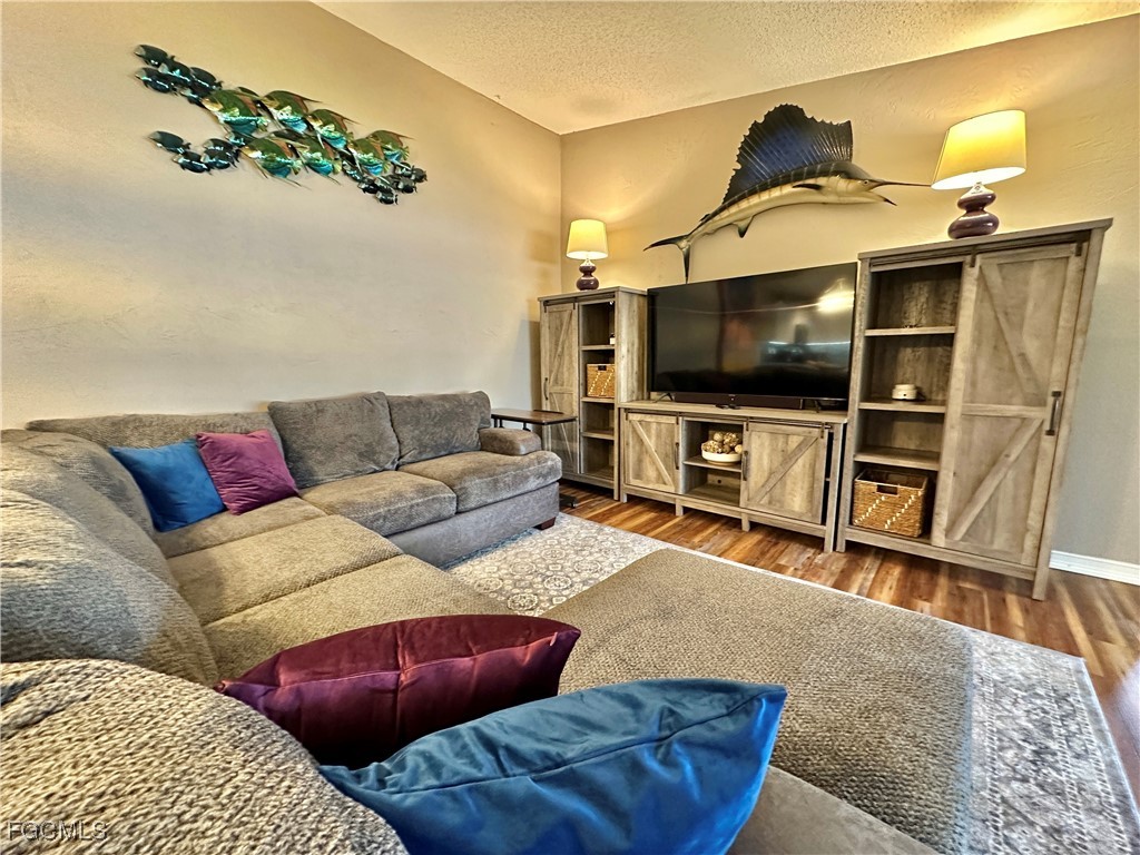15427 Crystal Lake Dr Property Photo 3