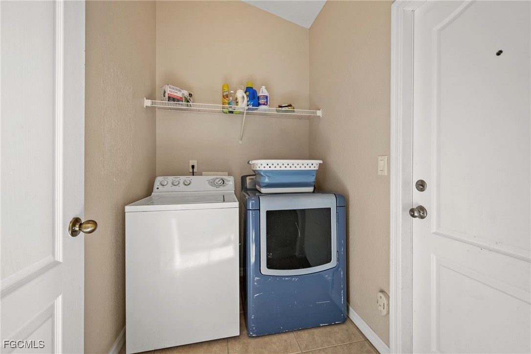 1831 Se Van Loon Ter Property Photo 27