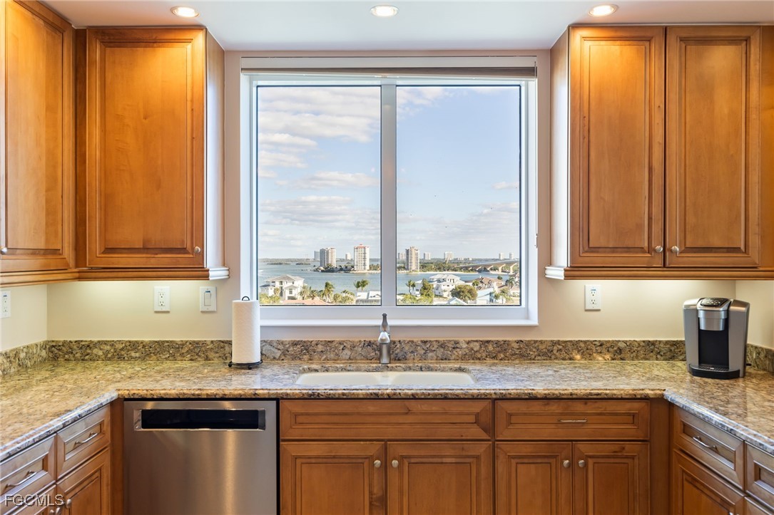 4192 Bay Beach Ln 881 Property Photo 16