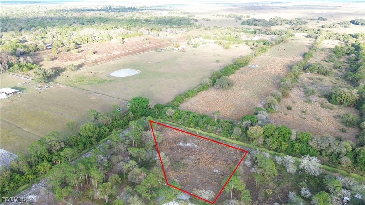 985 N Elk St Property Photo 3