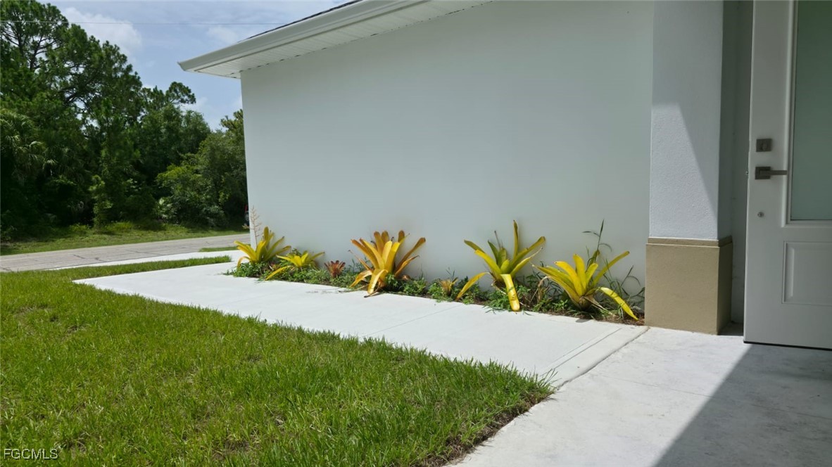 5005 Eifel Ln Property Photo 3