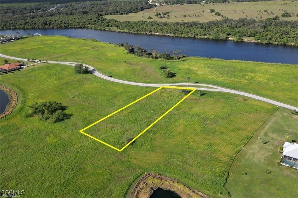 2023 Silk Bay Blvd Property Photo 3