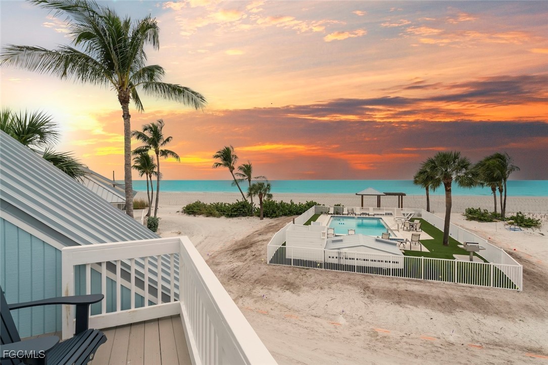 6 Beach Homes Property Photo 1