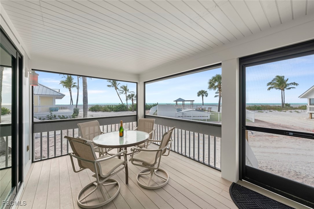 6 Beach Homes Property Photo 5