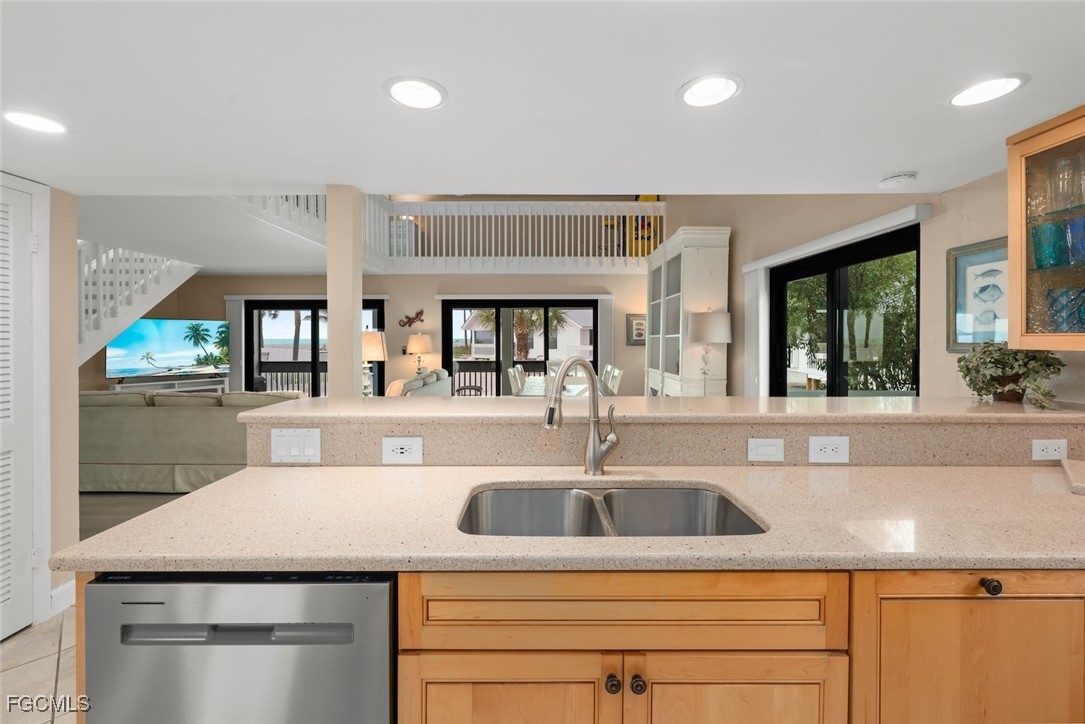 6 Beach Homes Property Photo 12