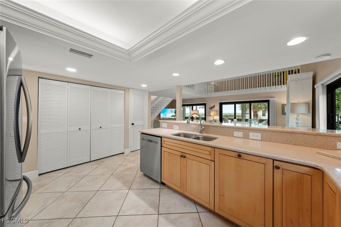 6 Beach Homes Property Photo 14