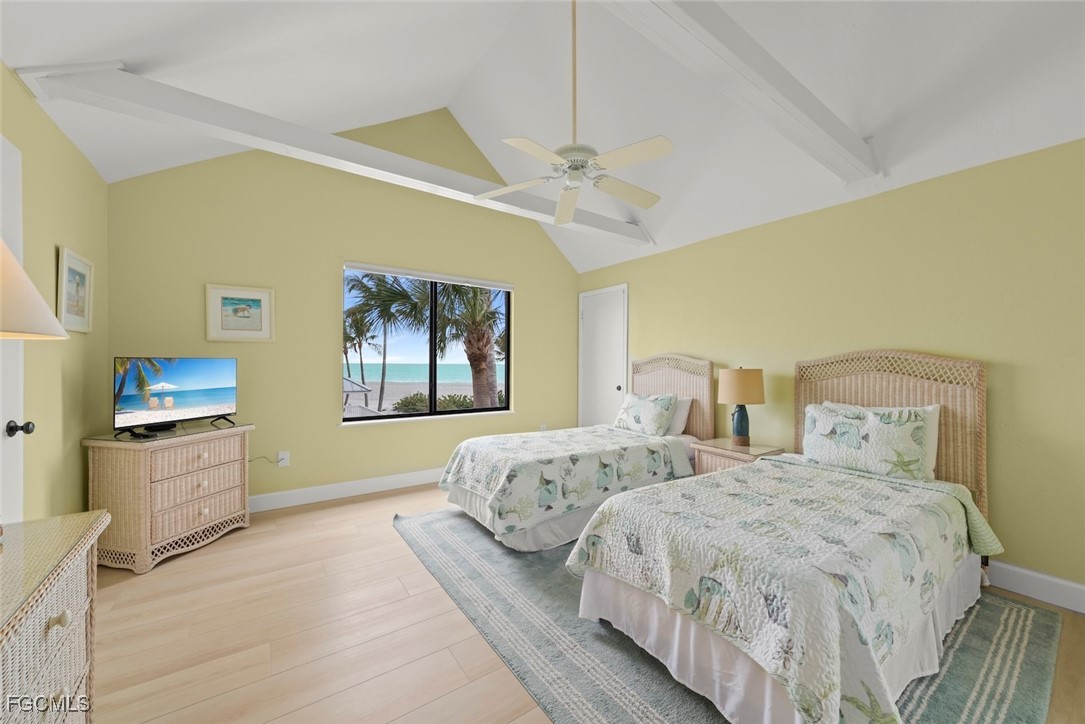 6 Beach Homes Property Photo 32