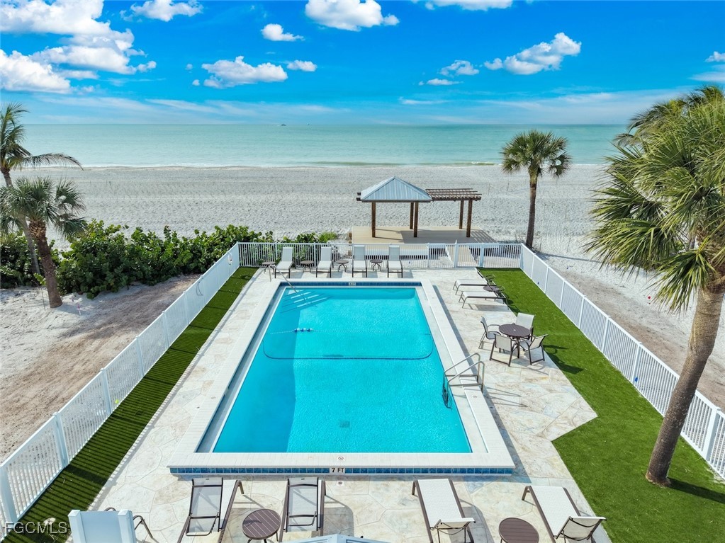 6 Beach Homes Property Photo 40