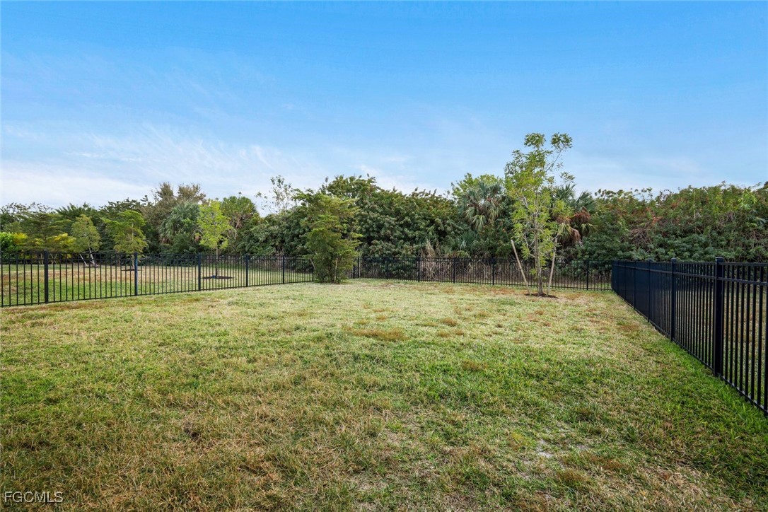 836 Heather Lake Ave Property Photo 16
