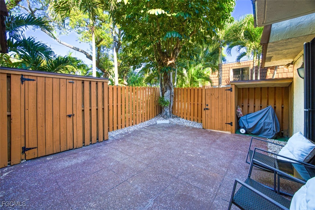 1444 Park Shore Cir 3 Property Photo 22