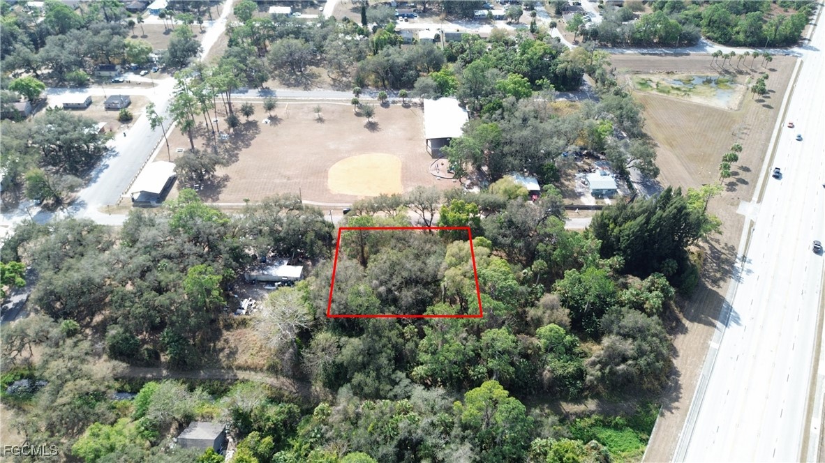 Suwanee Ave Property Photo 4