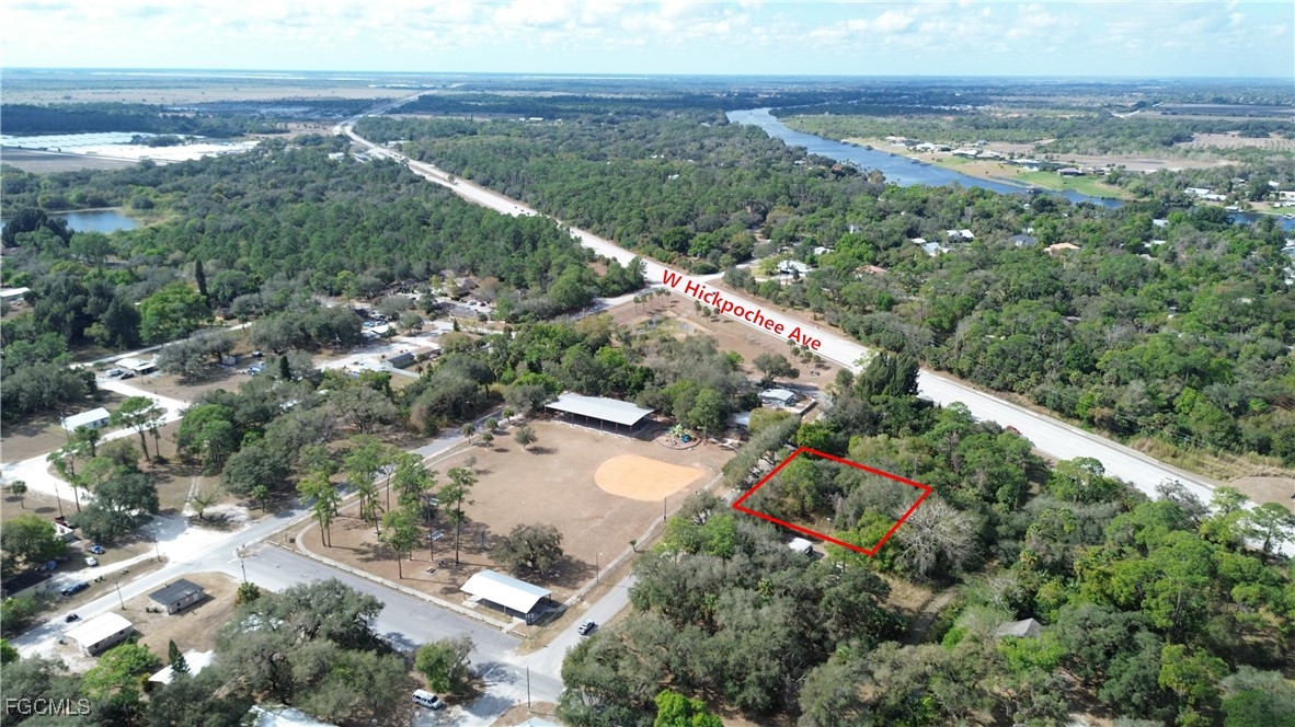 Suwanee Ave Property Photo 9