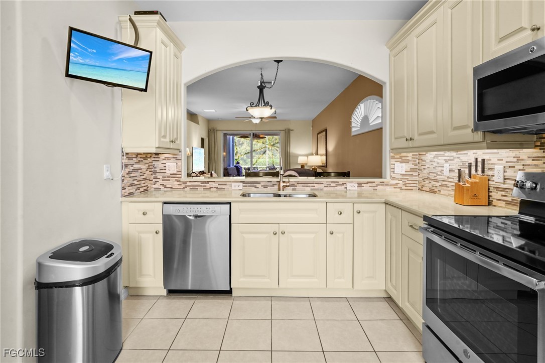 8103 Woodridge Pointe Dr Property Photo 6