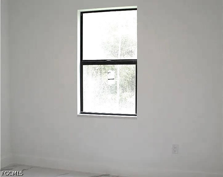 3306 E 2nd St Property Photo 22