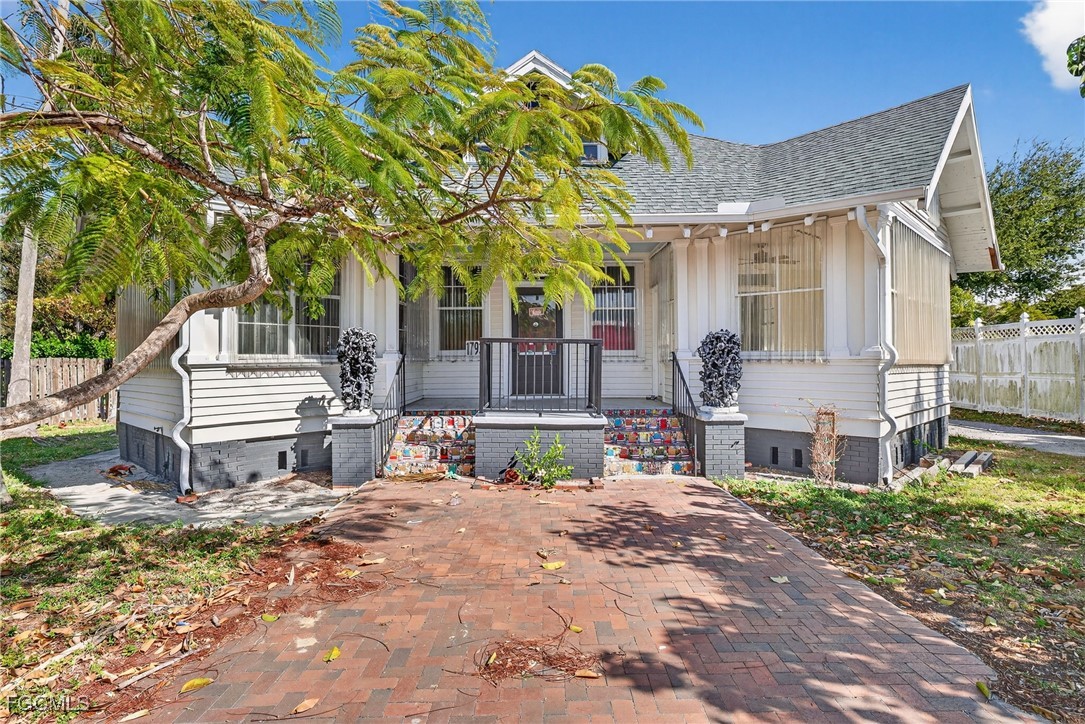 1793 Fowler St Property Photo 4