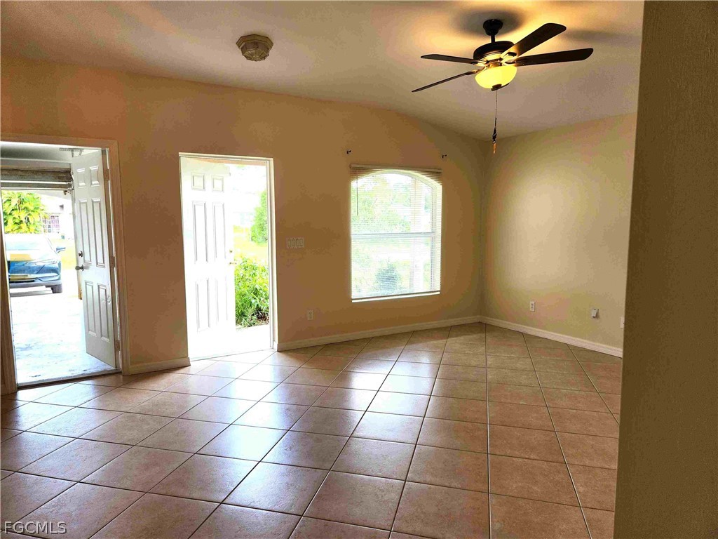 2120 Snead Dr Property Photo 3