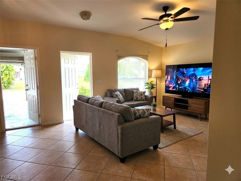 2120 Snead Dr Property Photo 4
