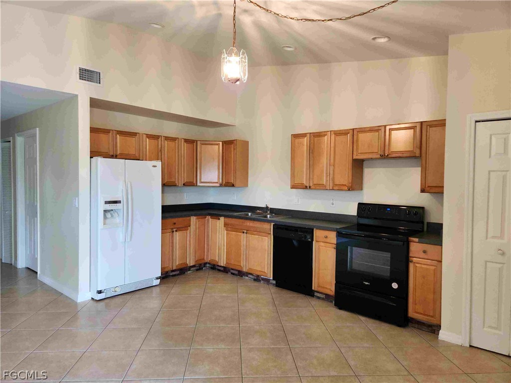 2120 Snead Dr Property Photo 5