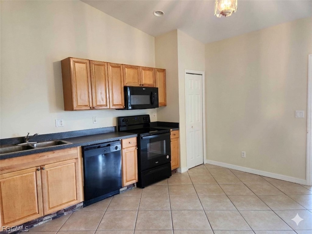 2120 Snead Dr Property Photo 6