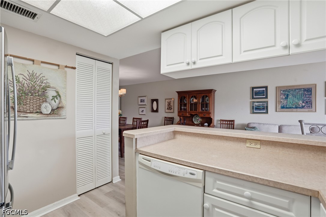 5905 Trailwinds Dr 816 Property Photo 9