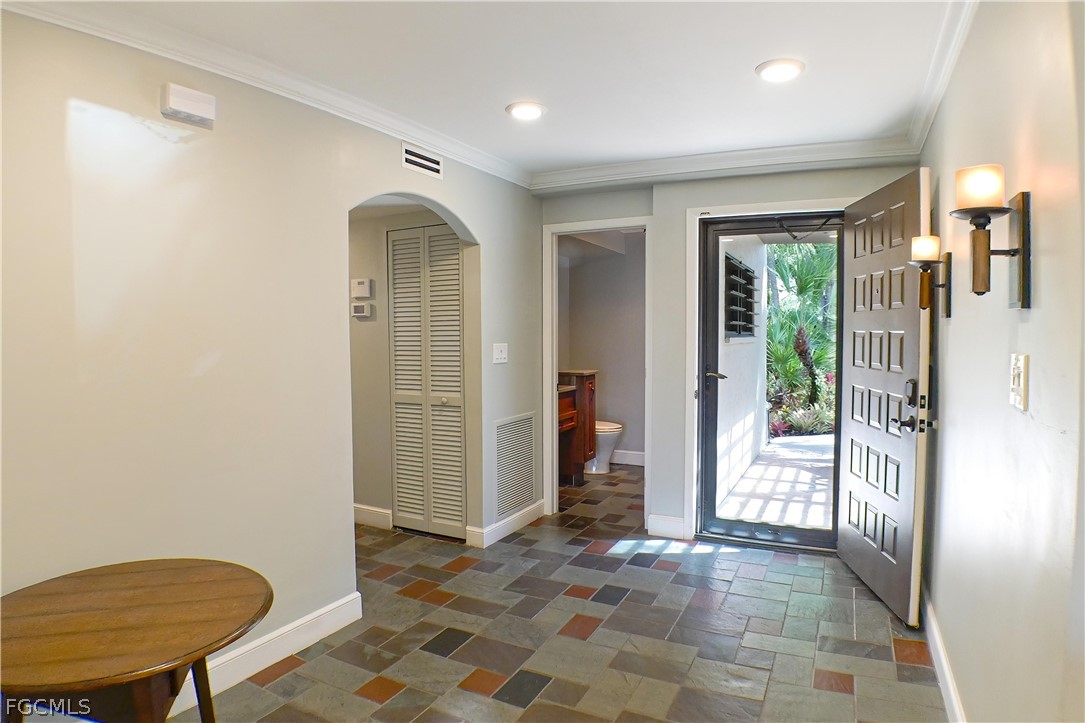 112 Pinebrook Dr Property Photo 3