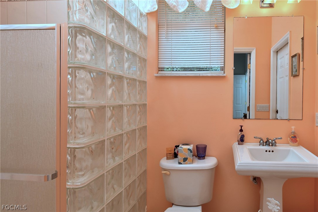 836 Worth Ave S Property Photo 16