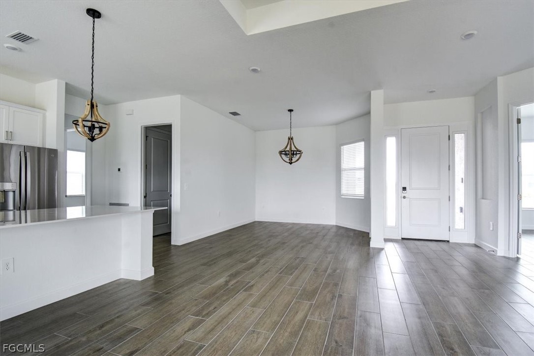 7796 Lakes Edge Ln Property Photo 5