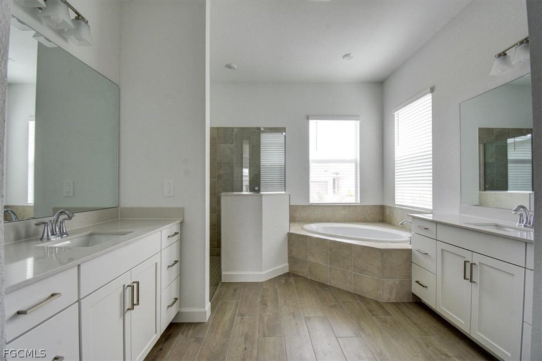 7796 Lakes Edge Ln Property Photo 11