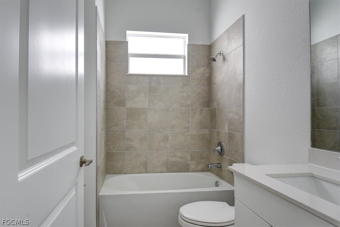 7796 Lakes Edge Ln Property Photo 16