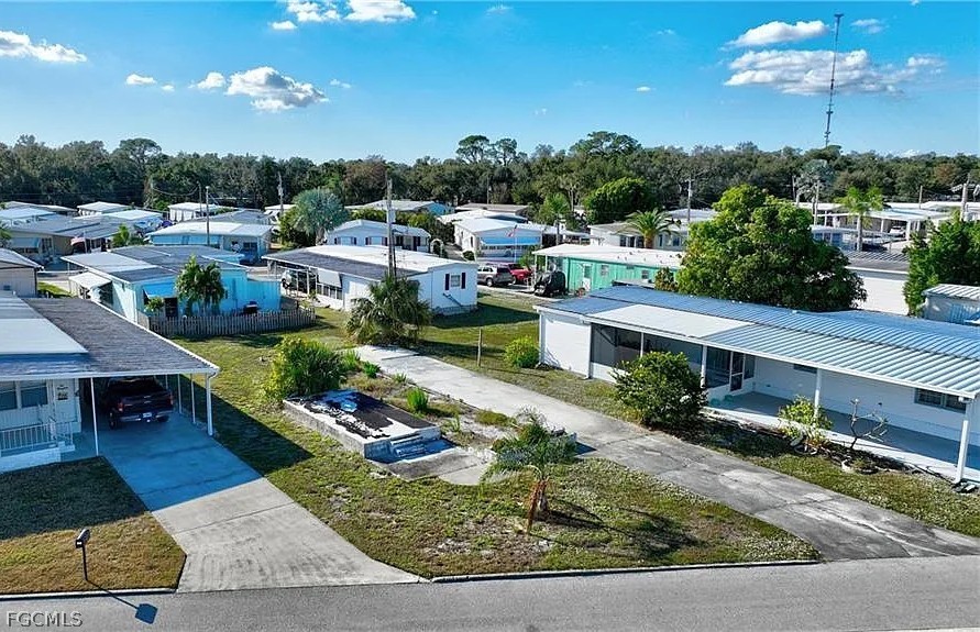 216 Captains Walk Property Photo 4