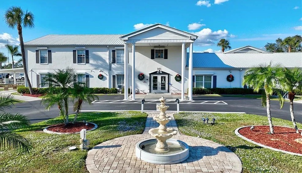 216 Captains Walk Property Photo 14