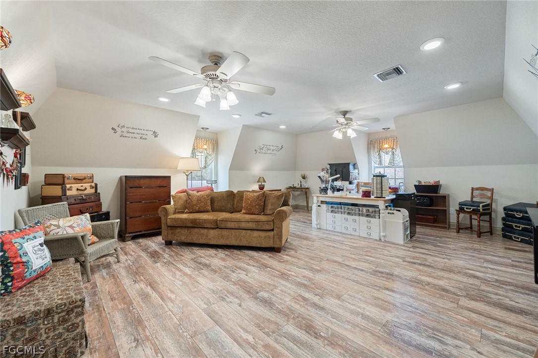 22800 N River Rd Property Photo 23