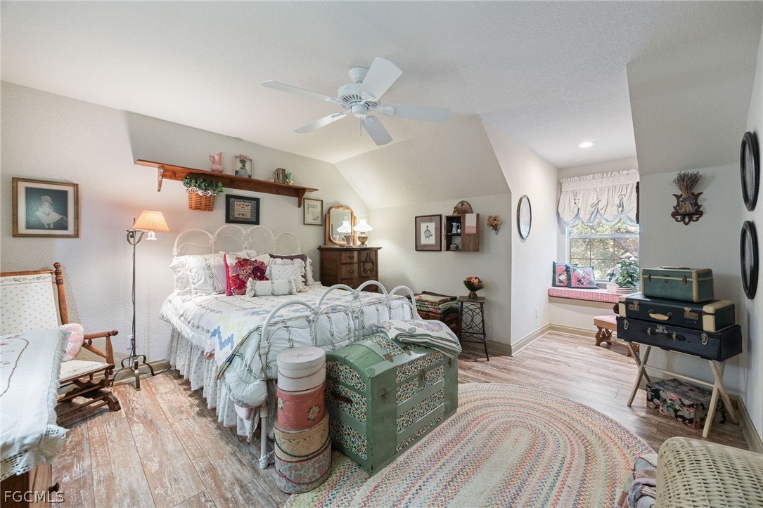 22800 N River Rd Property Photo 27
