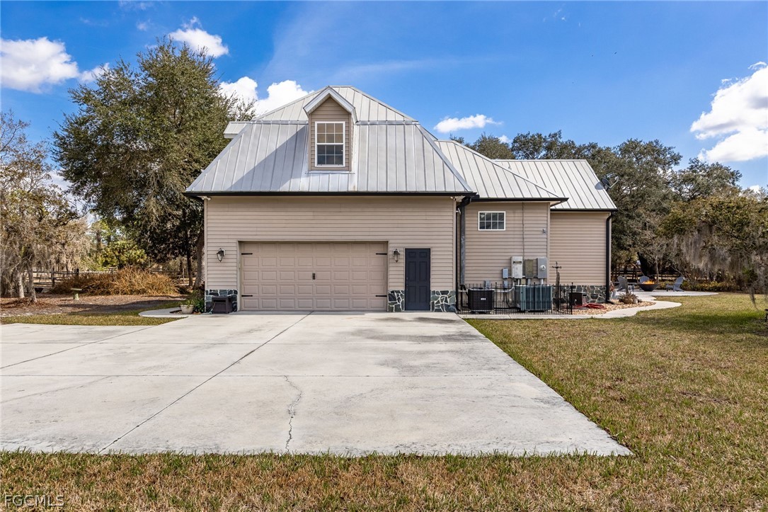 22800 N River Rd Property Photo 33
