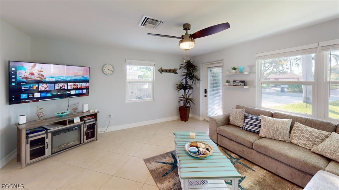 560 E Valley Dr Property Photo 3