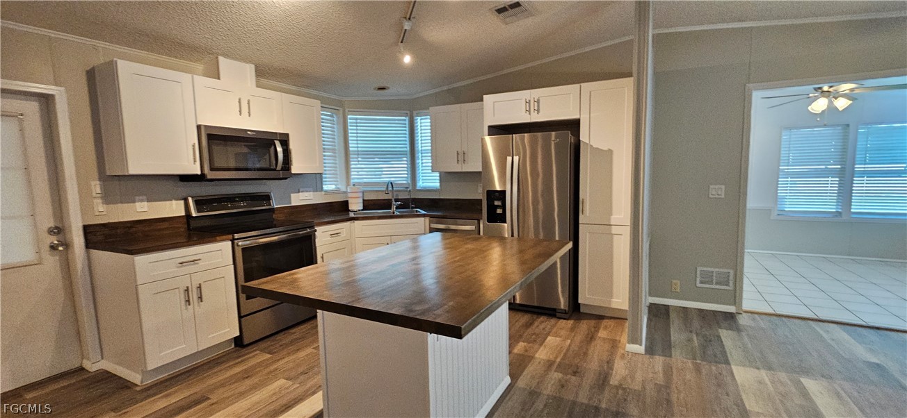 8410 Wagon Wheel Cir Property Photo 6