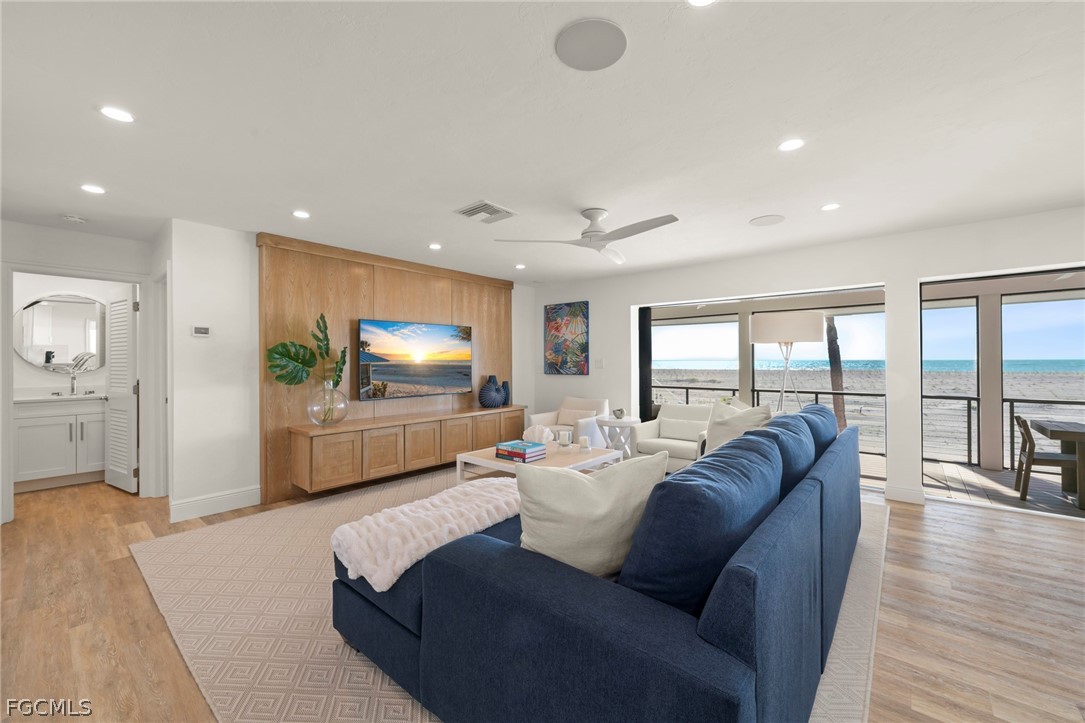 19 Beach Homes Property Photo 1