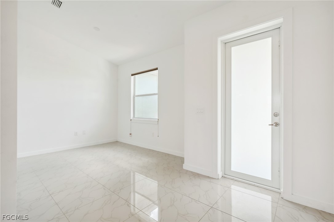 2725 Sw Embers Ter Property Photo 4