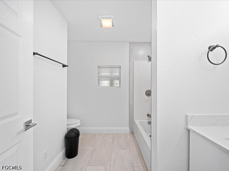 121 E 3rd St Property Photo 17