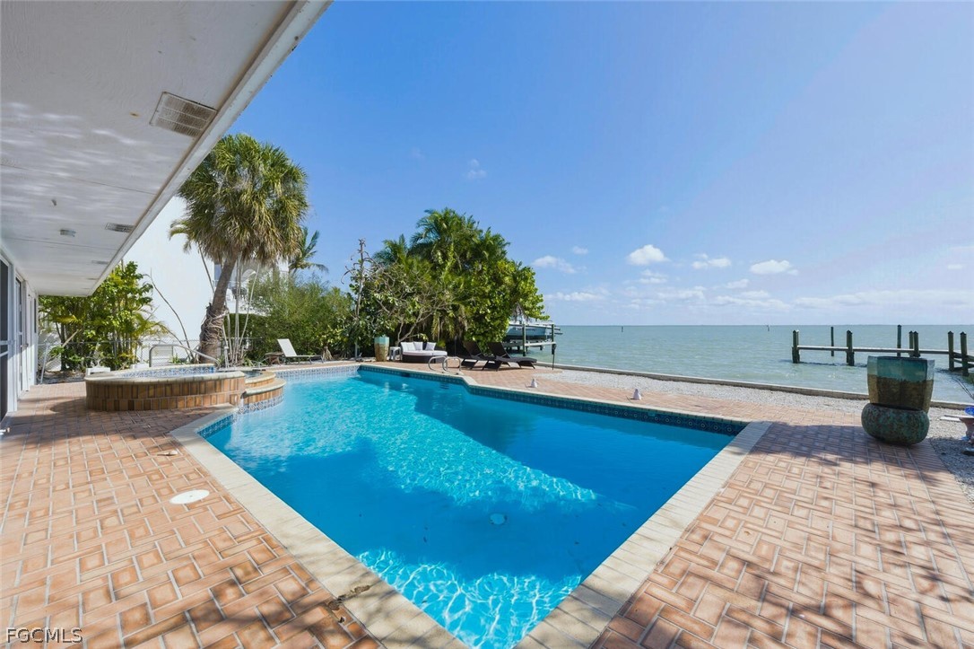 15153 Captiva Dr Property Photo 4