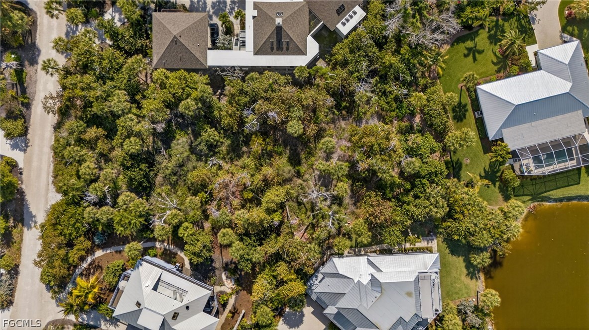 933 Strangler Fig Ln Property Photo 8