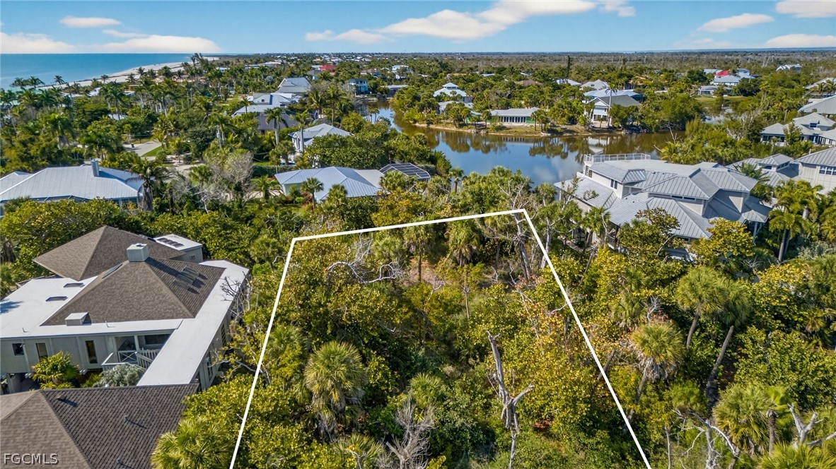 933 Strangler Fig Ln Property Photo 14