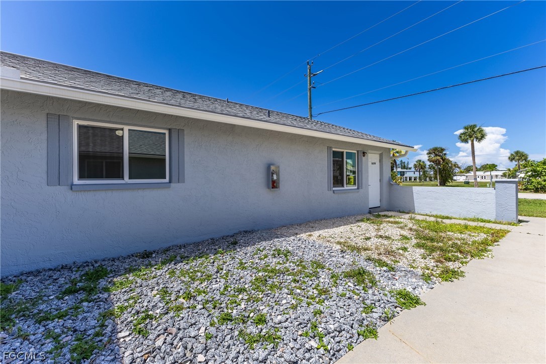 16599 Davis Rd Property Photo 4