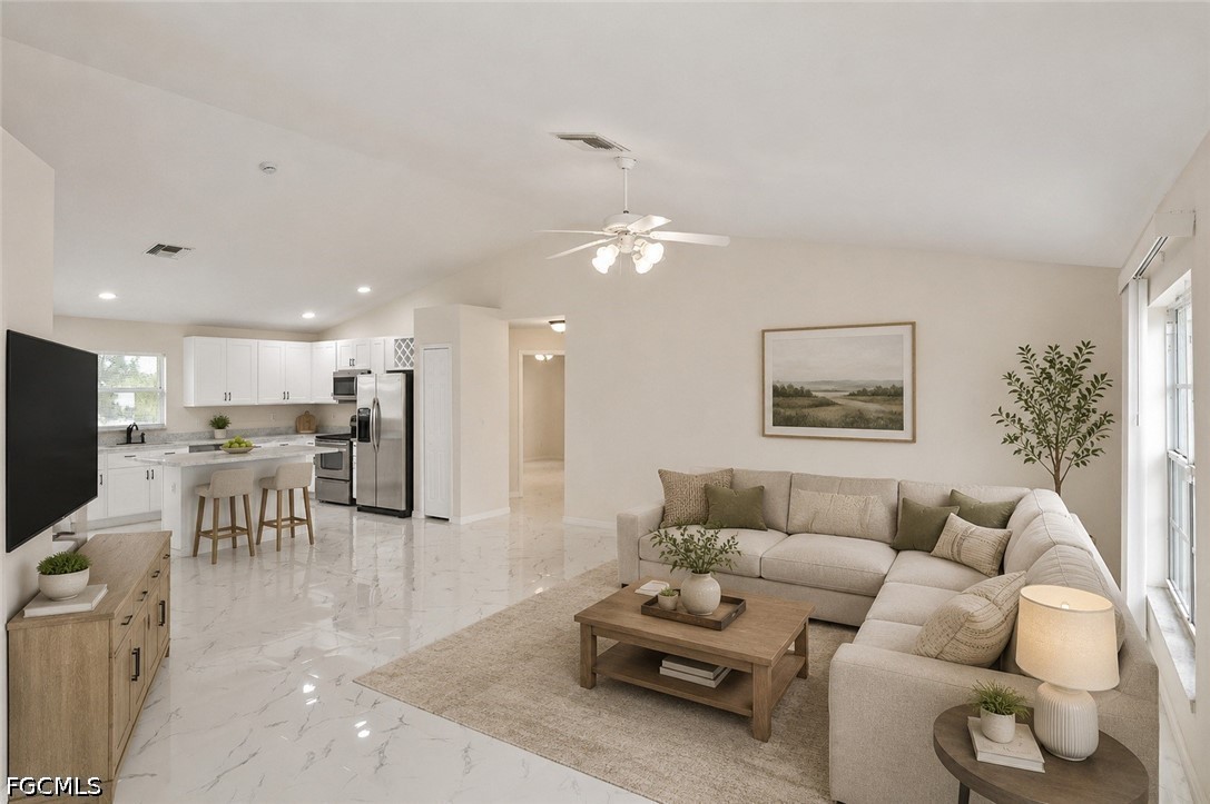 530 Peerless Cir Property Photo 3