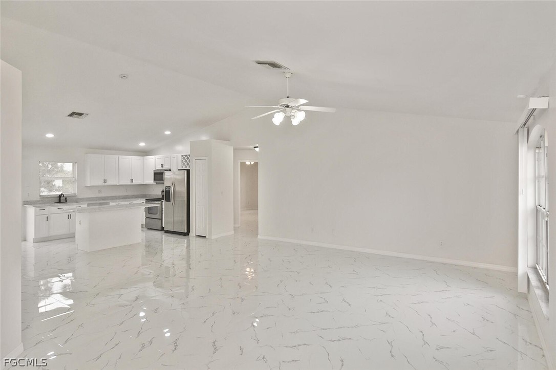 530 Peerless Cir Property Photo 4