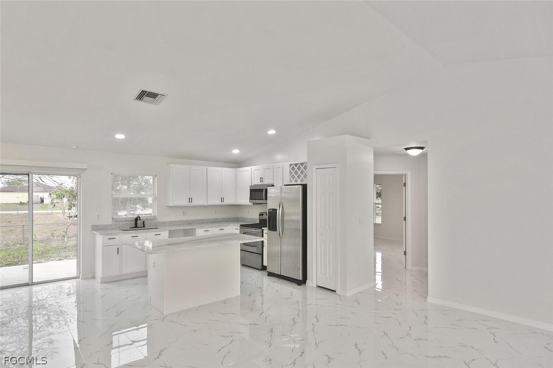 530 Peerless Cir Property Photo 6