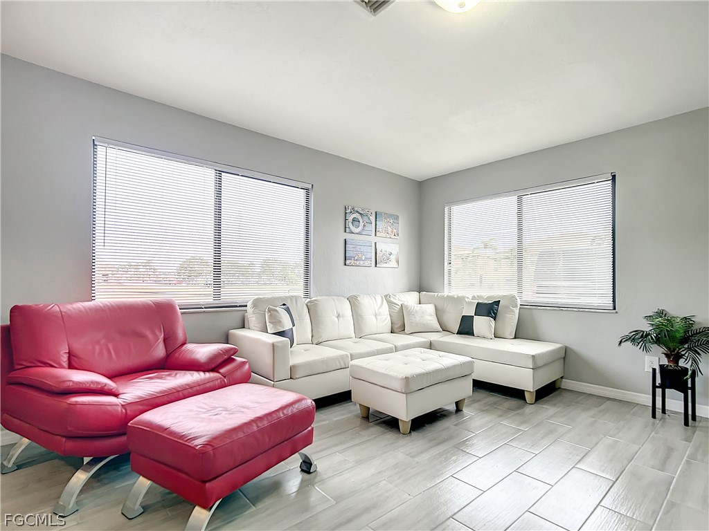 4928/5000 Sw 16th Pl Property Photo 6