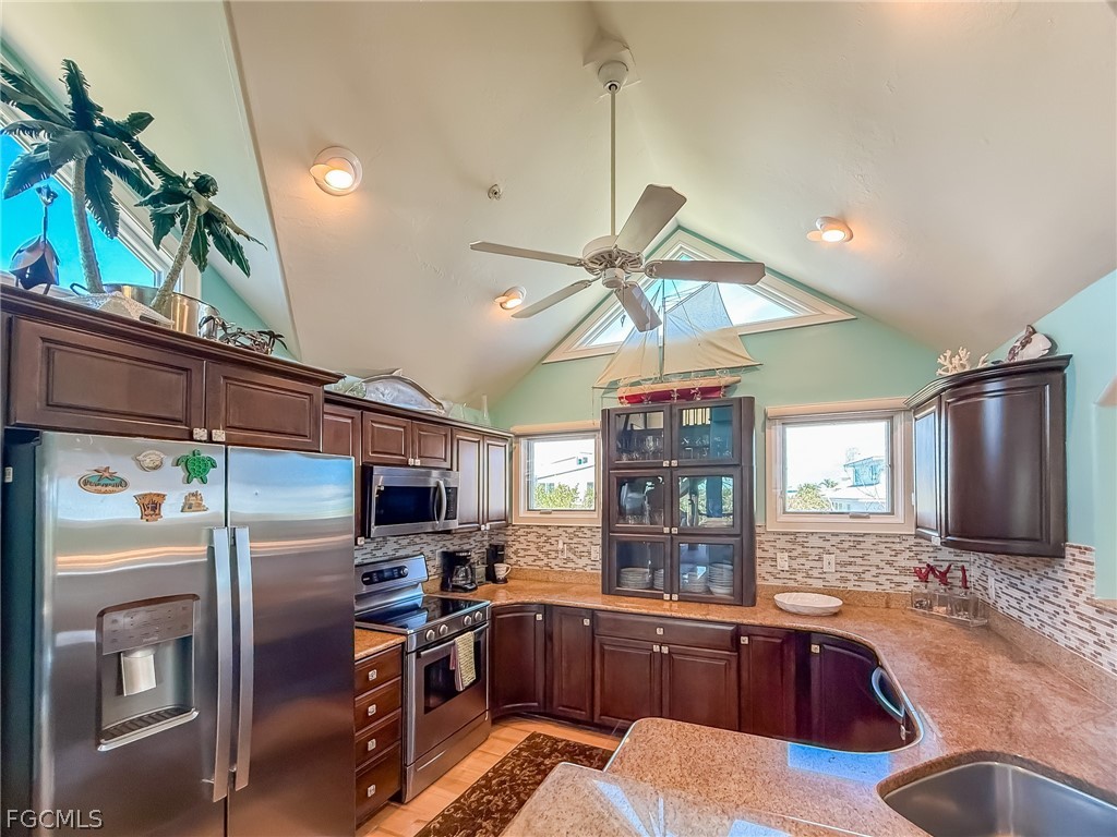 4541 Conch Shell Dr Property Photo 13